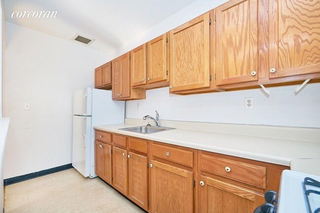 Building Photo - 466 W 141st St