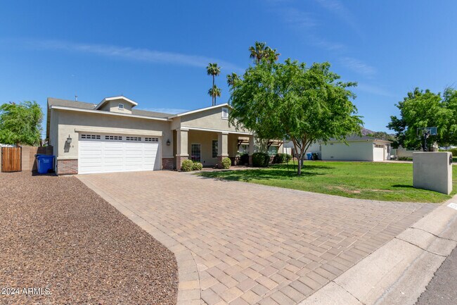 Foto del edificio - 3748 E Hazelwood St