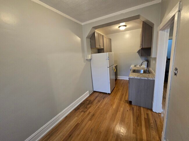 Foto del edificio - 3412 W Montrose Ave