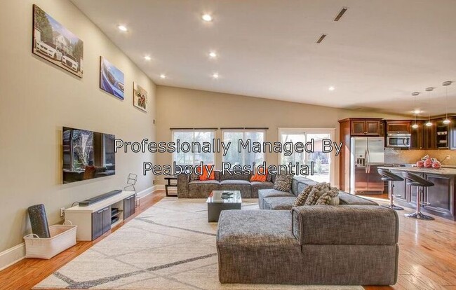Building Photo - 2527 Oakhampton Pl