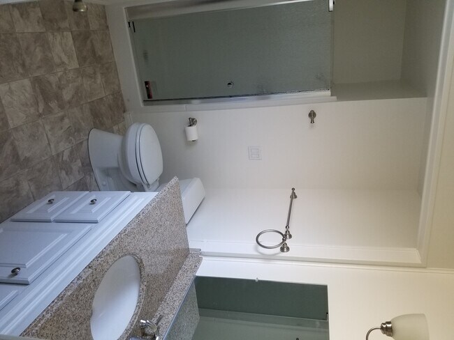 Building Photo - Darling 3 bedroom Home in Oxnard