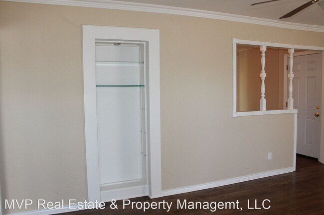 Building Photo - 2 br, 1 bath House - 207 E Rickenbacker Dr