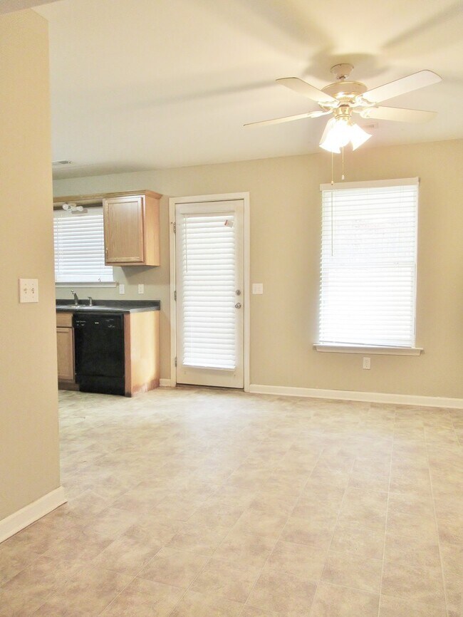 Foto del edificio - Home in McCalla!!  Available to View with ...