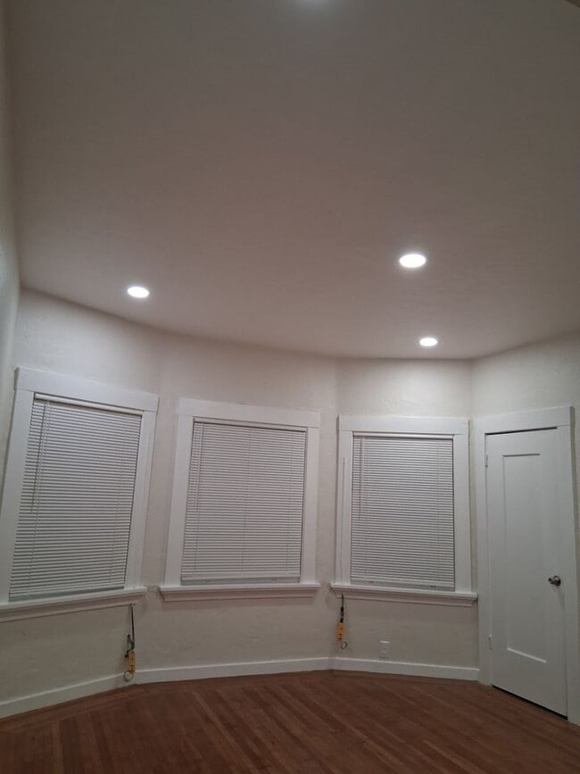 Photo - 522-526 33rd Street Apartment