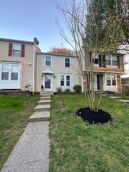 Front - 555 Melissa Ct