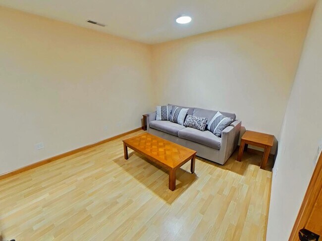 Foto del edificio - Beautiful Stand Alone Near Golf Course