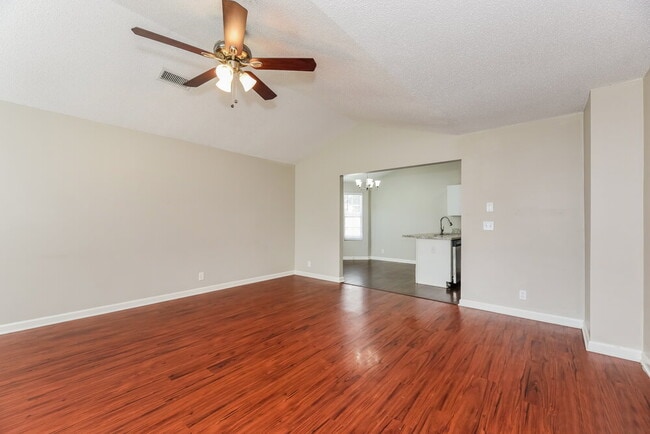 Building Photo - 1443 Rochester Dr