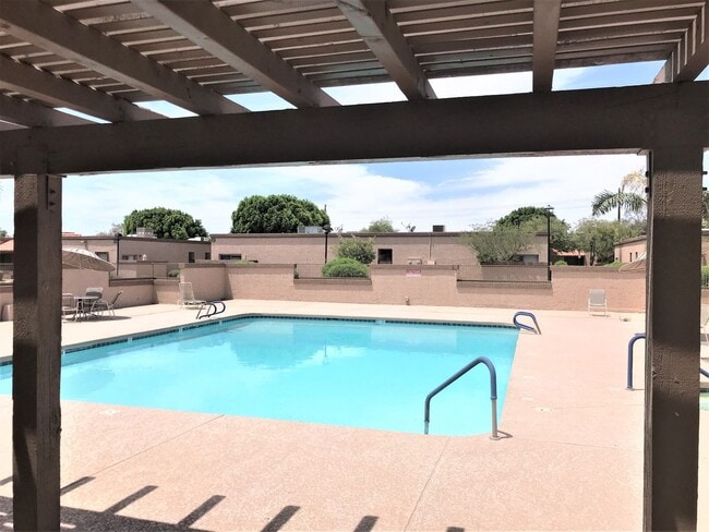 Building Photo - **BEAUTIFUL RENOVATED 2 BEDROOM/2 BATHROOM PATIO HOME IN CHANDLER (CHANDLER BLVD & COOPER)**