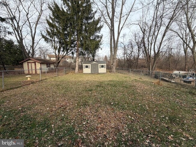 Foto del edificio - 120 Redwood Dr