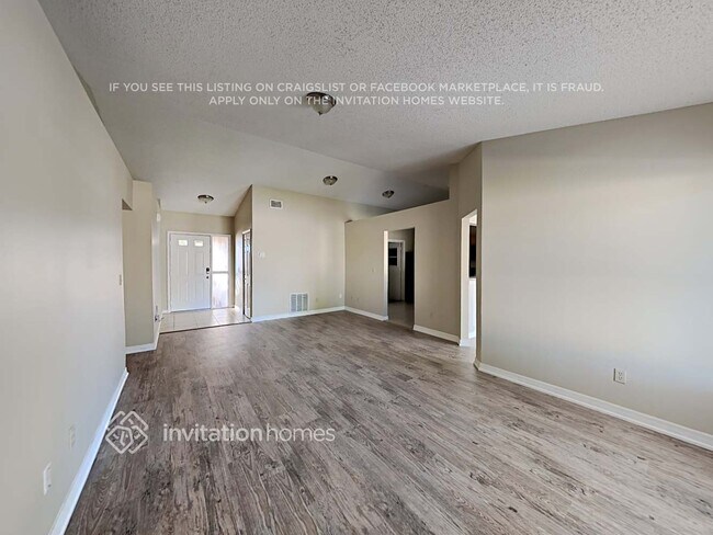 Foto del edificio - 8201 Scarborough Ct