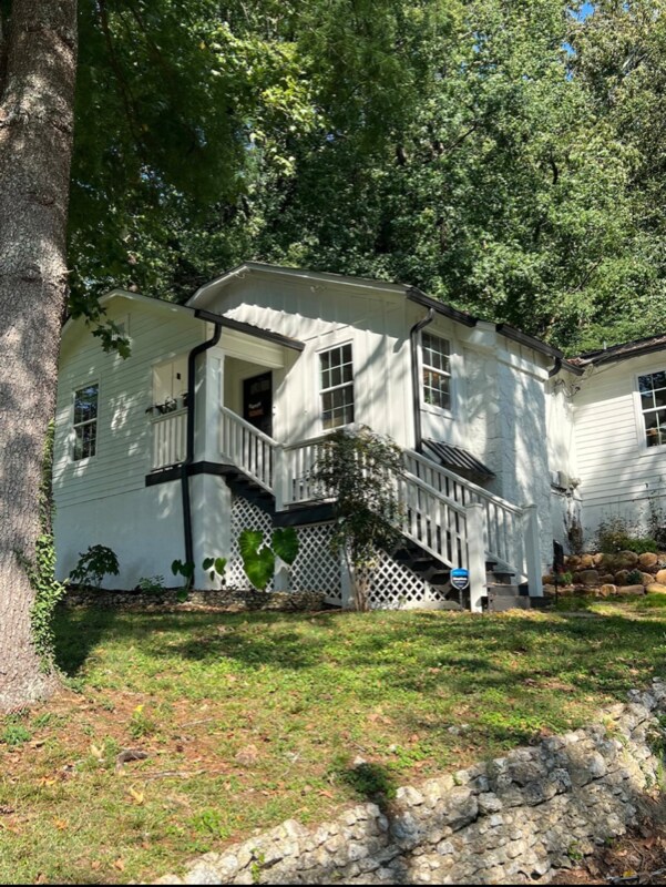 Building Photo - 3600 Pickering Ave