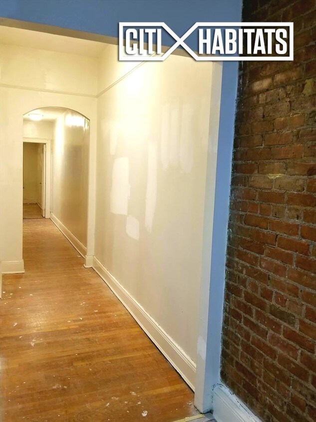 Building Photo - 57 5th Ave