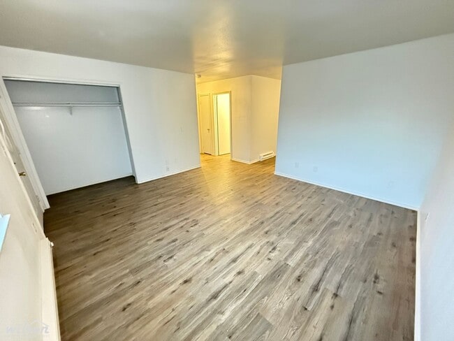 Building Photo - 308 W Pierce St