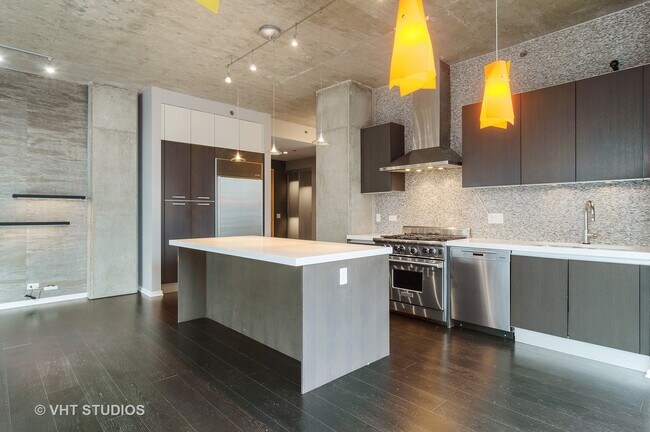 Foto del edificio - 600 N Fairbanks Ct