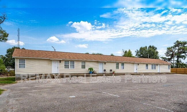 Foto del edificio - 900 Cypress Ave