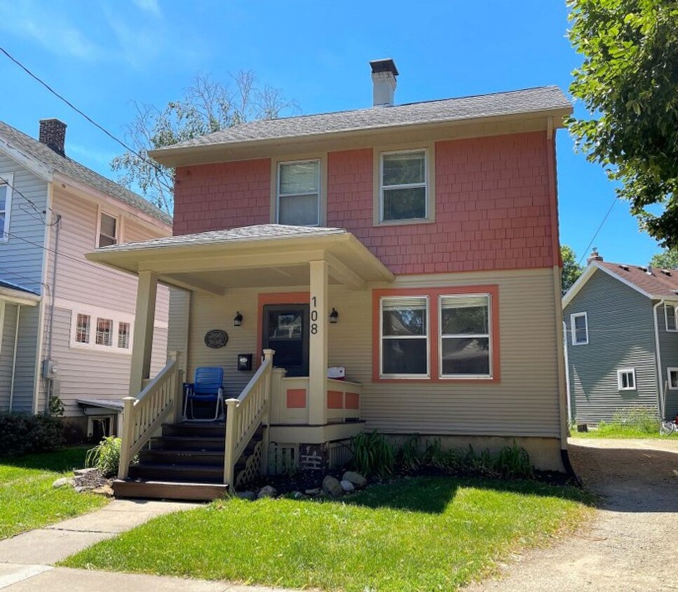 Foto principal - 108 S Randall Ave