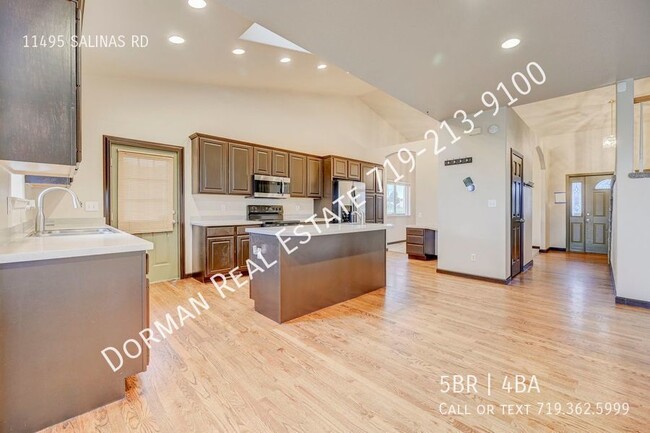 Building Photo - 5-Bedroom Home!