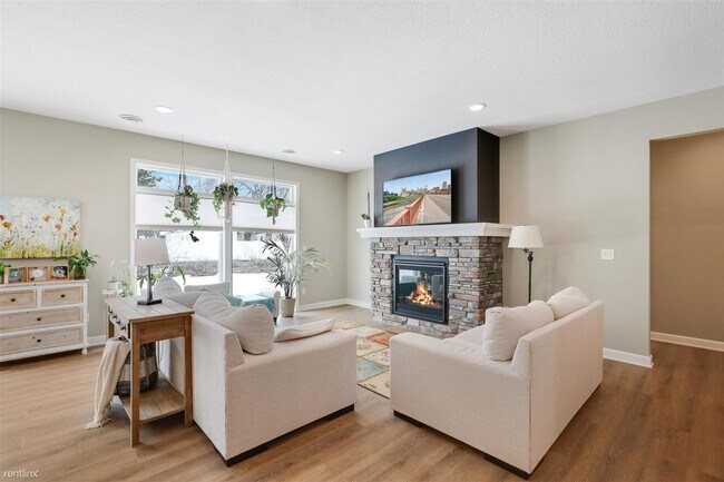 Foto del edificio - 3 br, 2 bath House - 17753 Everest Avenue