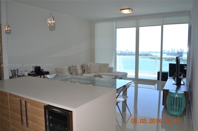 Foto del edificio - 2020 N Bayshore Dr