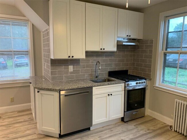 Foto del edificio - 730 W Nyack Rd