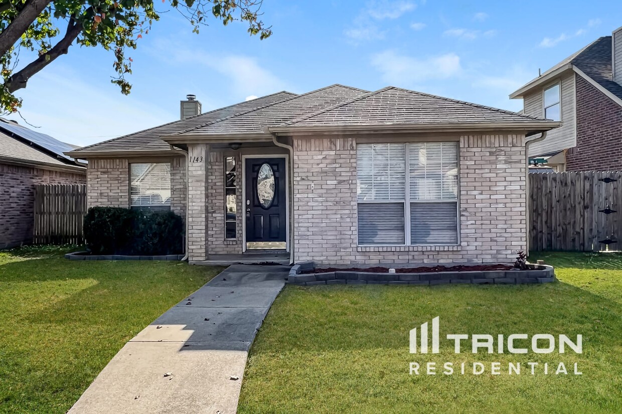 Foto principal - 1143 Meadows Drive Grand Prairie TX