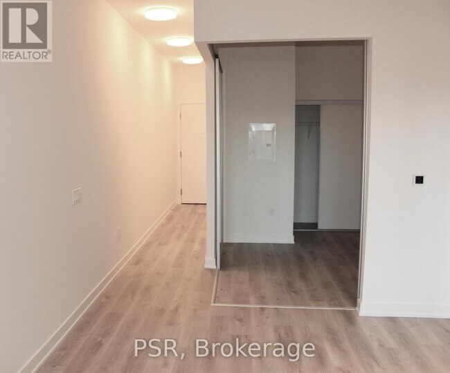 Photo du bâtiment - 110 Broadway Ave