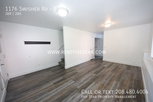 Building Photo - Fall In Love With This 3 Bedroom 1.5 Bathr...