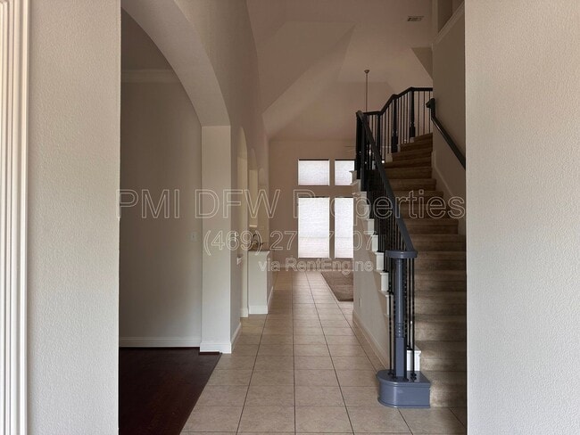 Building Photo - 2610 Meadow Ridge Dr