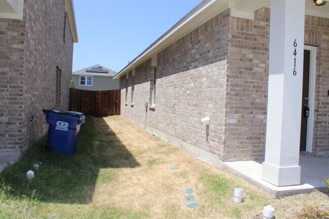 Foto del edificio - 6416 Bishop Dr