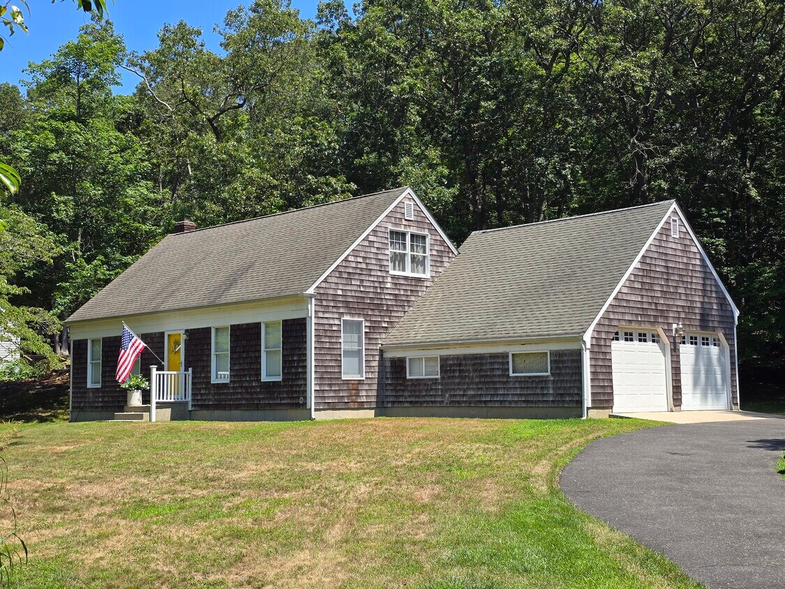 Foto principal - 58 Farm Rd N