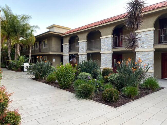 Building Photo - 3220 Altura Ave