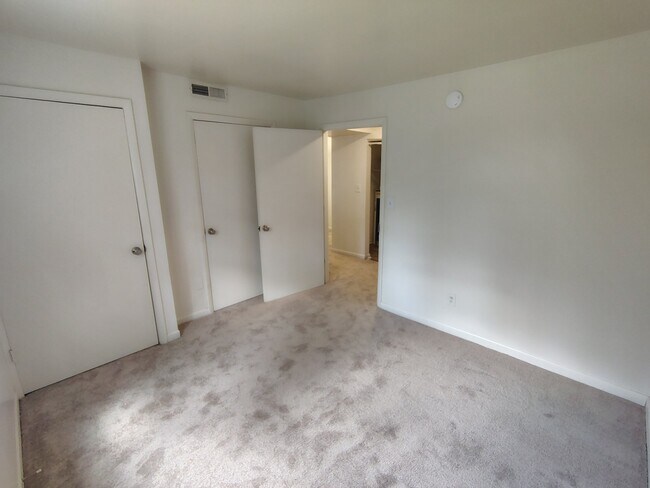 Building Photo - 600 Reusens Rd