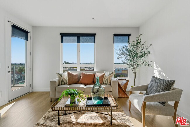 Foto del edificio - 10601 Washington Blvd