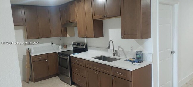 Foto del edificio - 17422 Duval Ave