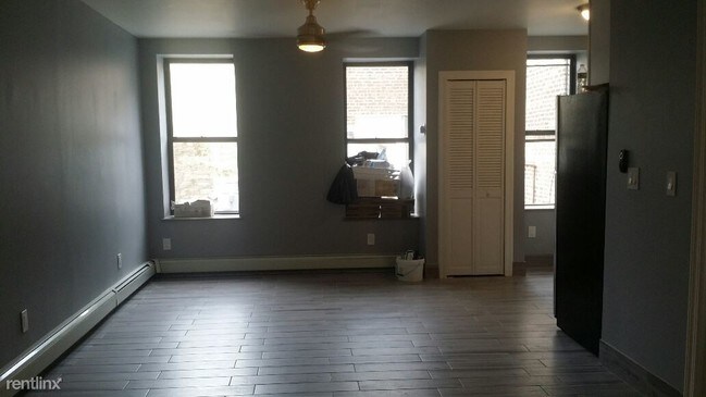 Building Photo - 2 br, 1 bath  - 36 Ralph Ave