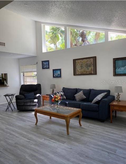 Foto del edificio - 4977 Village Garden Dr