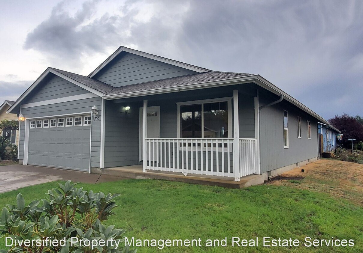 3 br, 2 bath House 753 Teak Loop NW House Rental in Albany, OR
