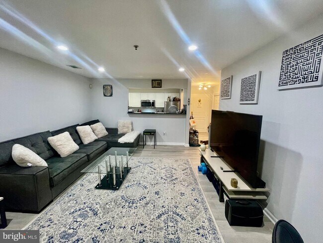 Foto del edificio - 5565 Seminary Rd