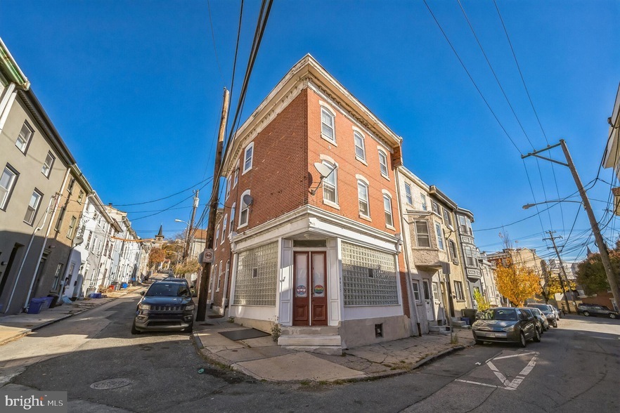 Primary Photo - 4417 Baker St