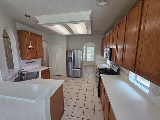 Building Photo - 2111 Emerald Cove Dr