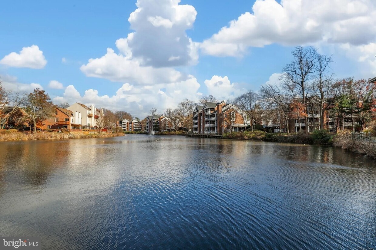 7594 Lakeside Village Dr Unit 7594M, Falls Church, VA 22042