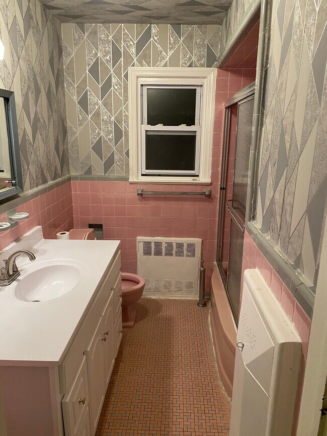 Foto del edificio - 1323 E 56th St