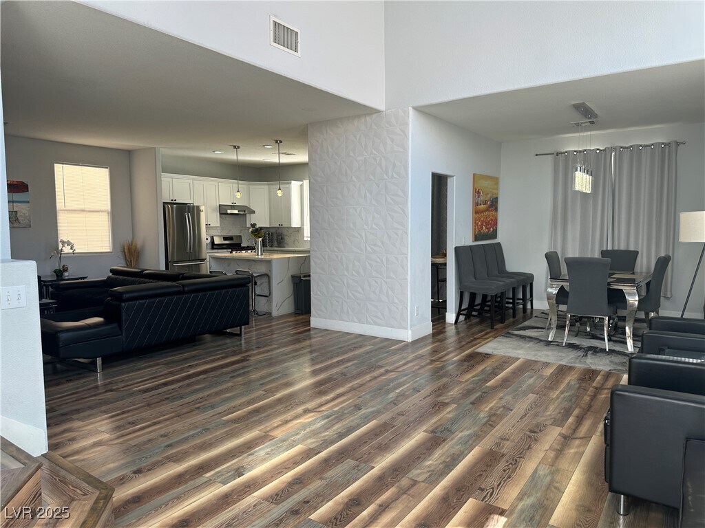 Foto principal - 8901 Kingswood Dr