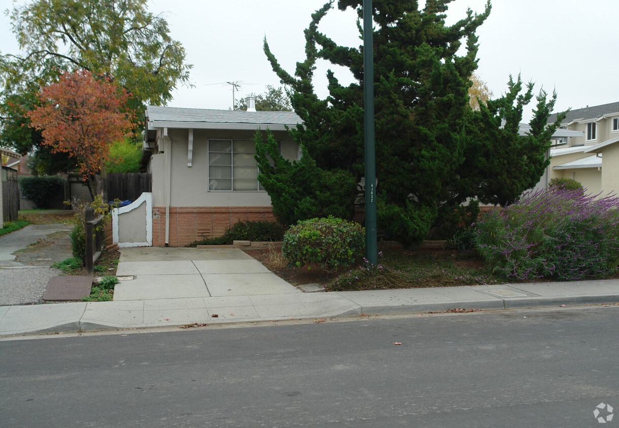 Building Photo - 1129 Bonita Ave