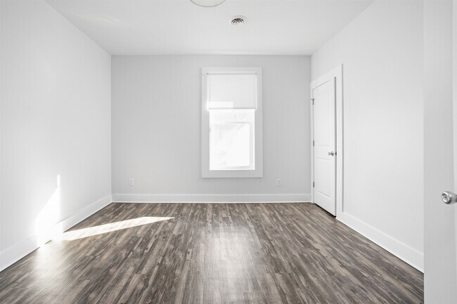 Foto del edificio - 1112 Pleasant St