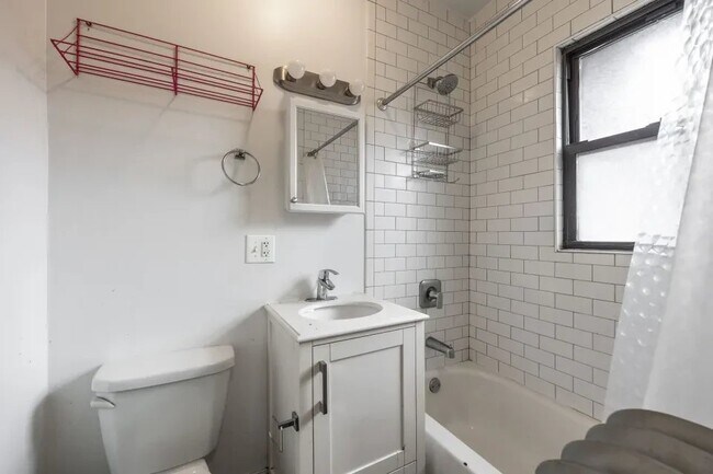 Building Photo - 2643 N Spaulding Ave