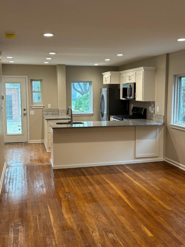 Foto del edificio - 1471 Ashland Ave