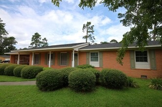 Building Photo - 910 Maplewood Dr