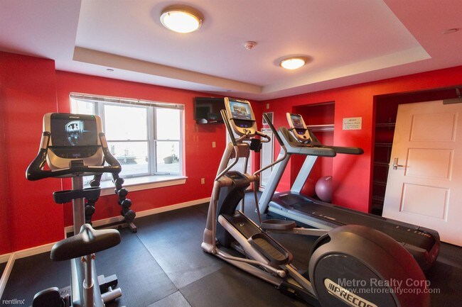 Building Photo - 77 Marion St