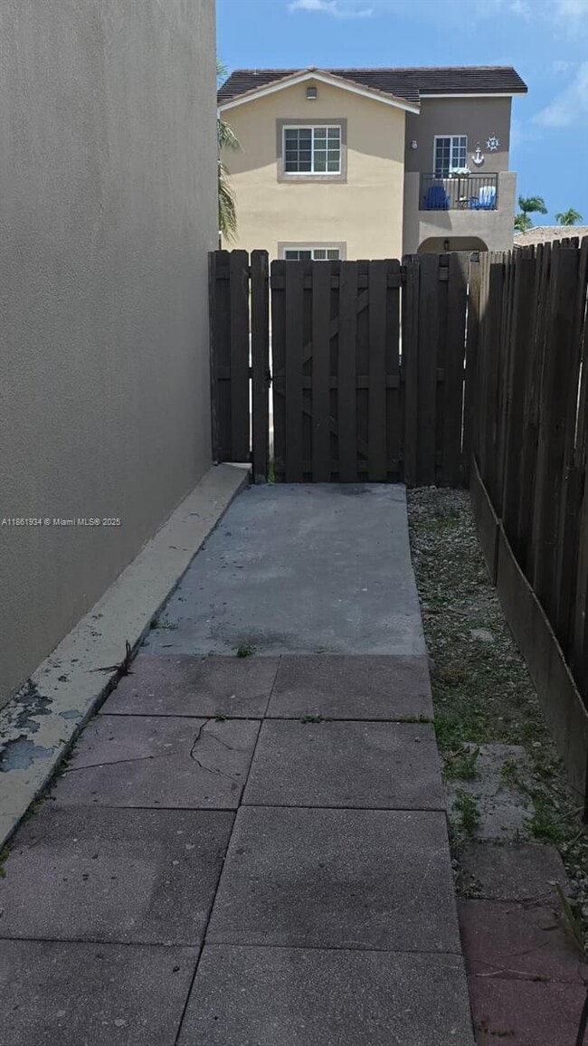 Foto del edificio - 7640 NW 182nd Terrace